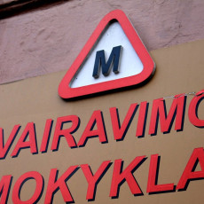 vairavimo-mokyklu-gidas